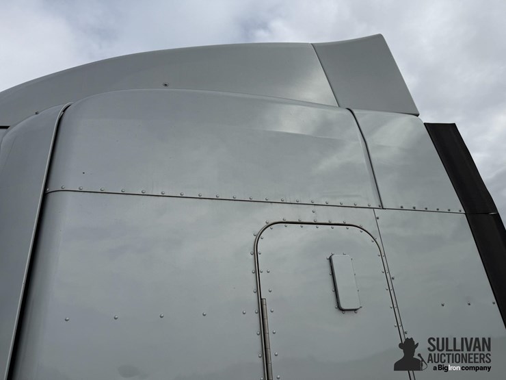 2015-peterbilt-579-image-18