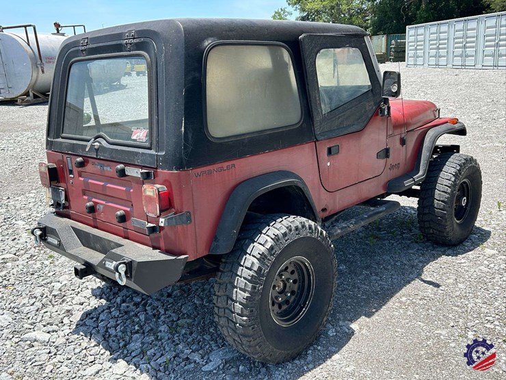 1994-jeep-wrangler-image-36