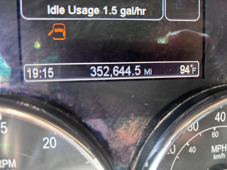 2021-peterbilt-567-image-14