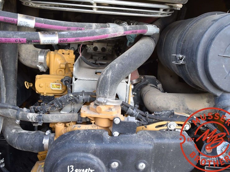 2016-caterpillar-d2-image-38