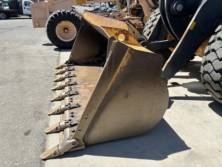 2018-deere-644k-image-5