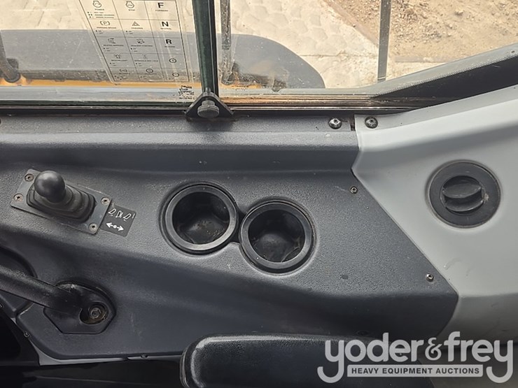 2023-deere-260e-image-60