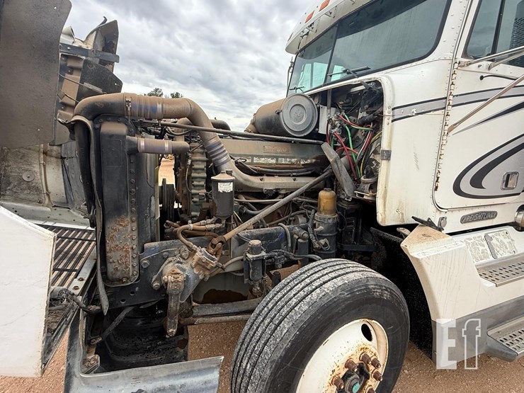 1996-freightliner-fld120-image-4