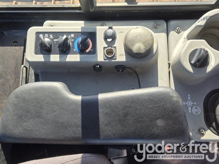 2022-komatsu-d61px-24-image-39