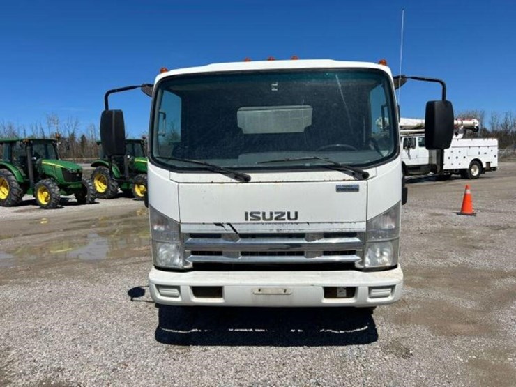 2015-isuzu-nrr-image-2