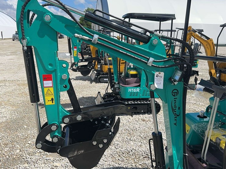 cfg-industrial-h16r-mini-excavator-image-2