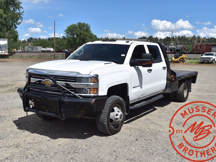 2015-chevrolet-3500-image-1