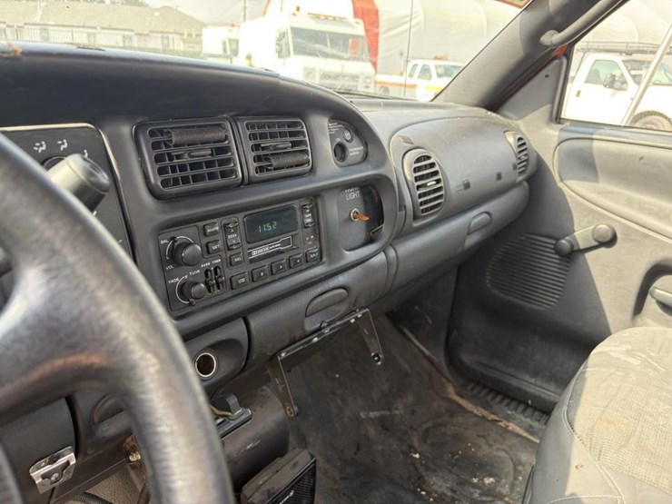 2001-dodge-ram-3500-image-15