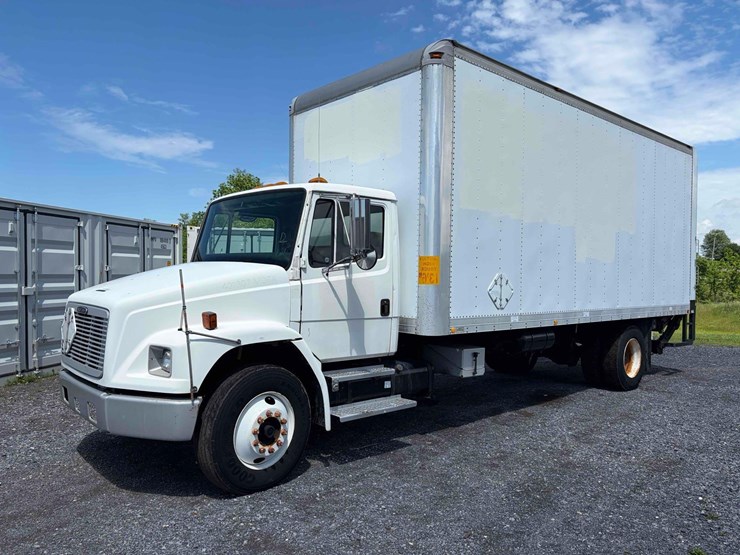 2001-freightliner-fl70-image-1