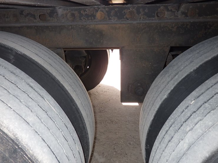 2011-utility-3000r-image-13