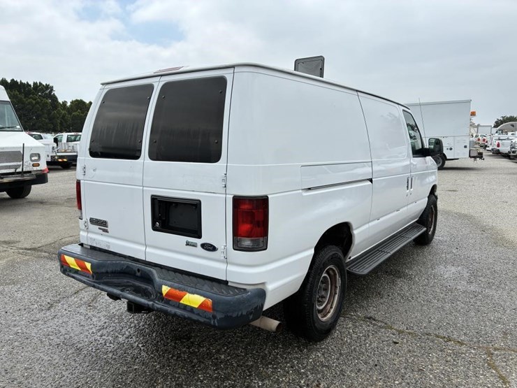 2012-utility-van-image-3