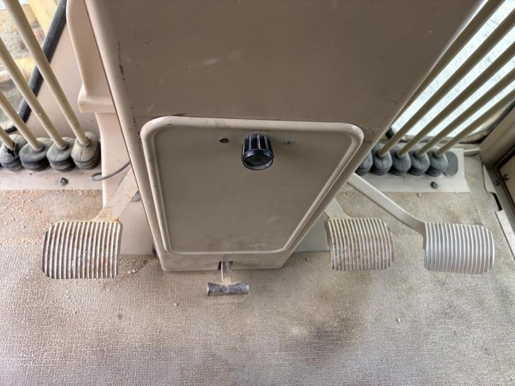 2004-caterpillar-143h-vhp-image-19
