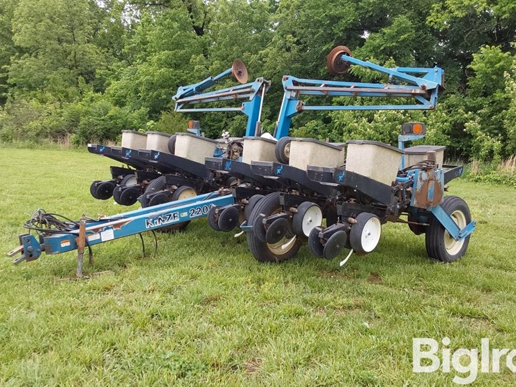kinze-2200-image-1