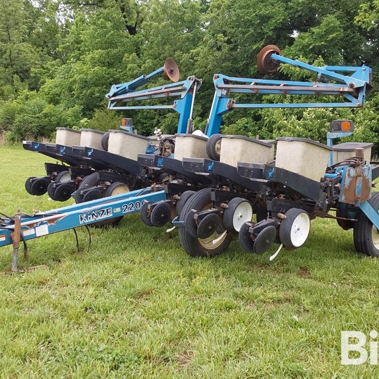 KINZE 2200