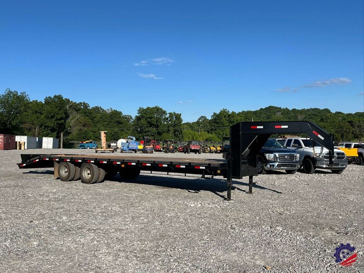2025-c-&-w-trailers-dual-t/a-flatbed-gooseneck-trailer-image-6