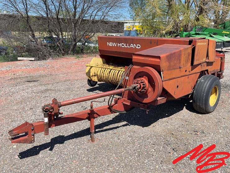 new-holland-320-image-1