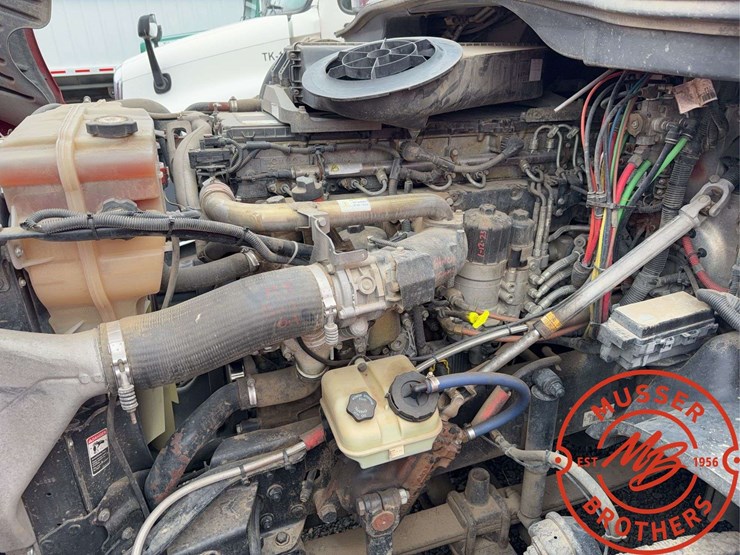 2013-freightliner-cascadia-125-image-24