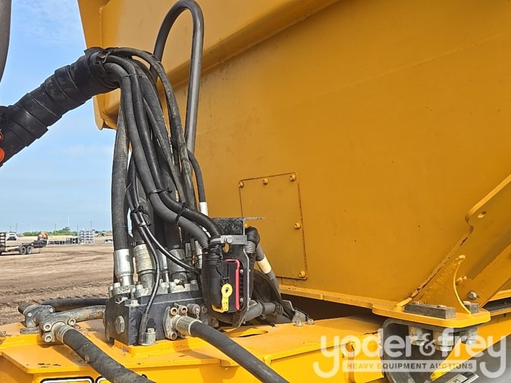 2023-volvo-a25g-image-16