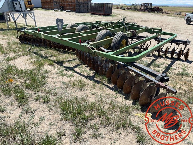 john-deere-235-image-7