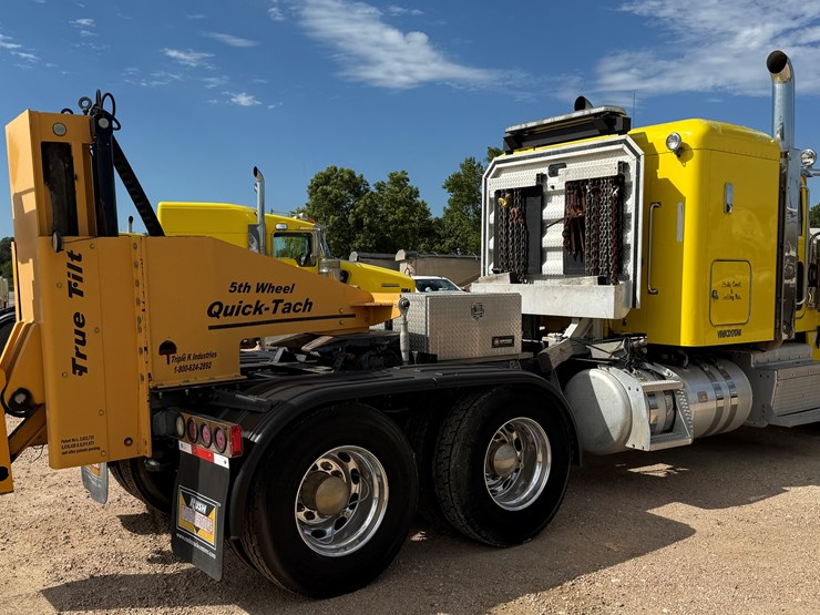 2012-peterbilt-389-image-5