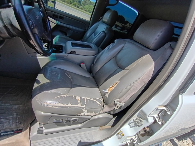 2005-gmc-sierra-2500-image-32