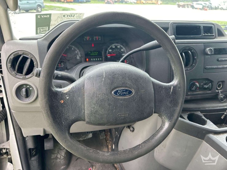 2014-ford-cargo-image-11