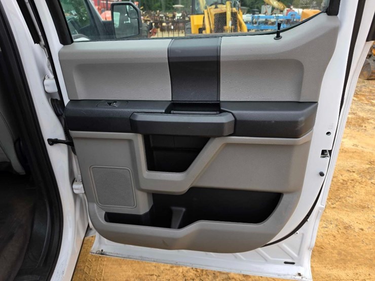 2019-ford-f150-xl-image-6