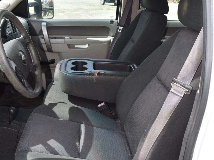 2013-chevrolet-3500-image-33