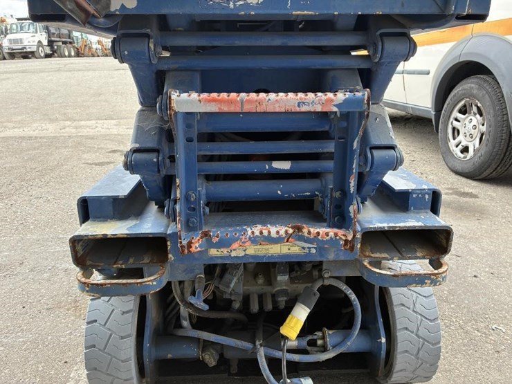 2003-jlg-1932e-image-9