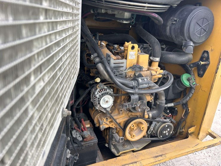 2013-caterpillar-277d-image-7