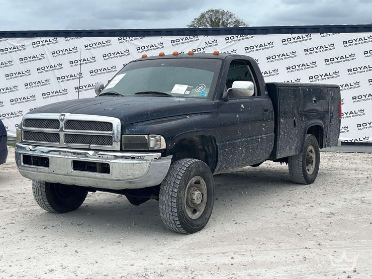 1995-dodge-ram-4x4-service-truck-image-1