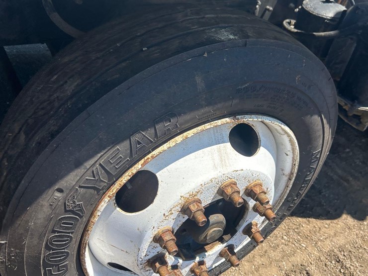 2001-mack-rd688s-image-32