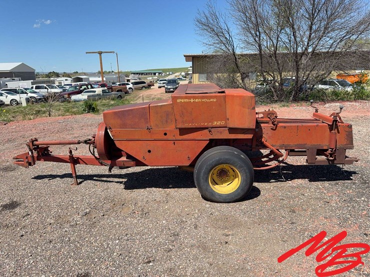 new-holland-320-image-8