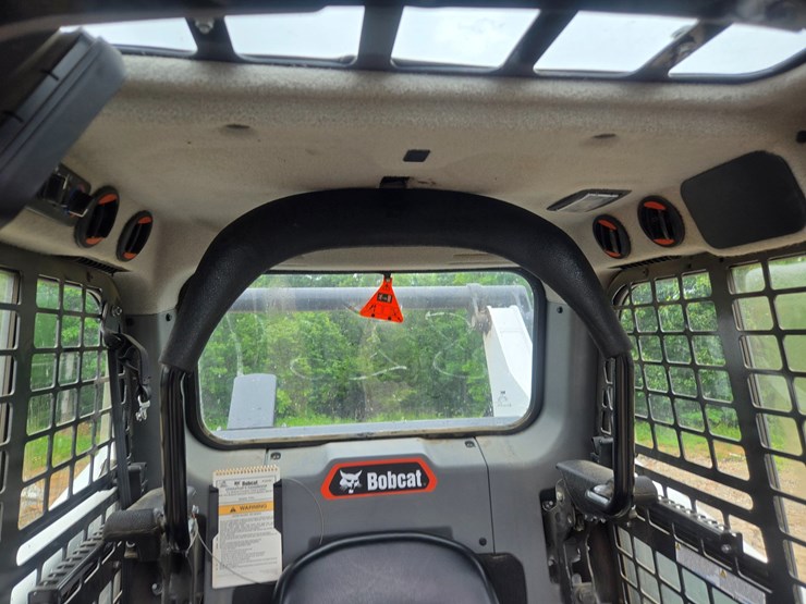 2023-bobcat-t76-image-27