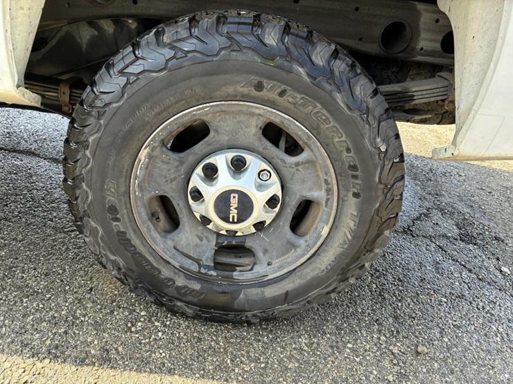 2012-gmc-2500hd-image-12