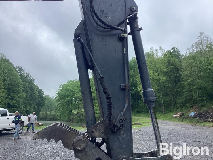 2016-deere-130g-image-14