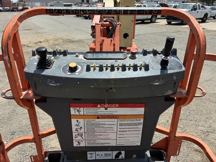 2012-jlg-e400ajpn-image-9