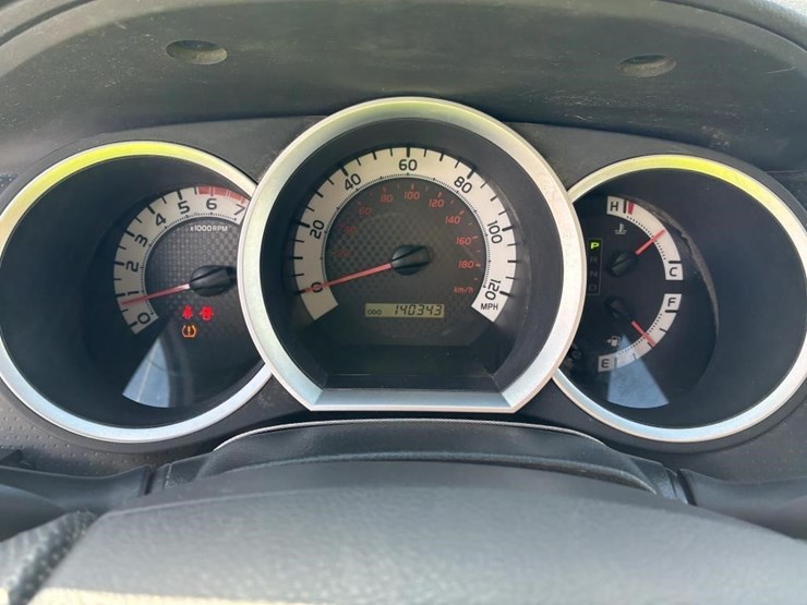 2013-toyota-tacoma-image-17