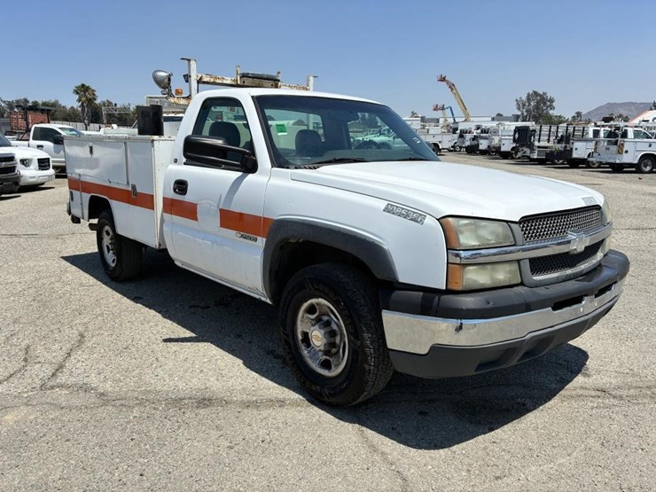 2003-chevrolet-silverado-2500-image-2