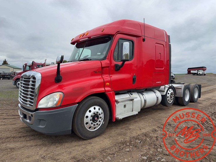 2013-freightliner-cascadia-125-image-7