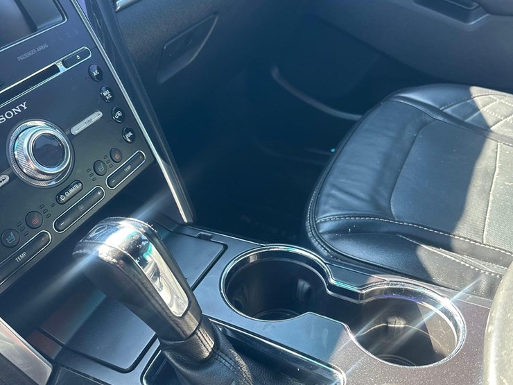 2016-ford-explorer-platinum-image-18