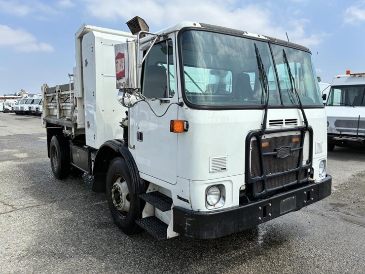 2011-autocar-xpeditor-image-2