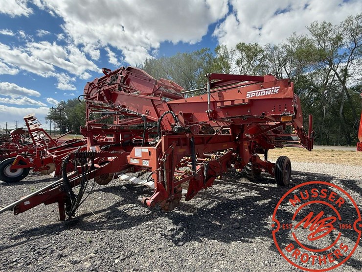 spudnik-6640-4-row-potato-harvester-image-5