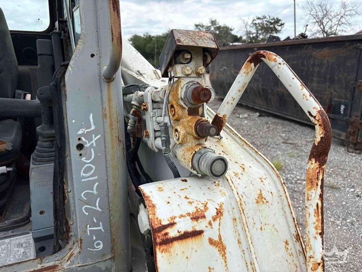 2009-takeuchi-tl250-image-10