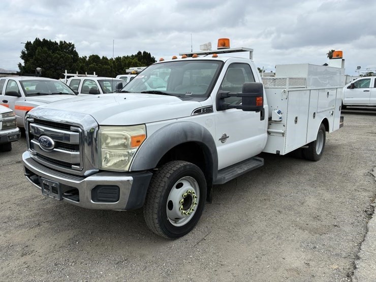 2011-ford-f550-image-1