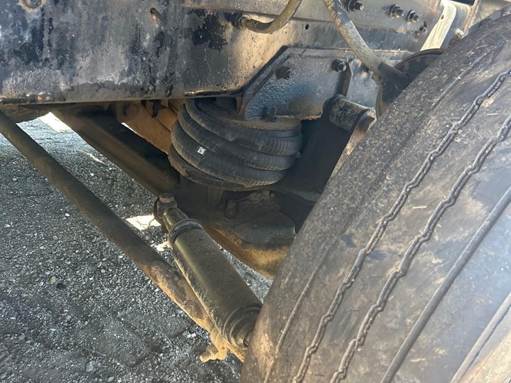 2001-mack-rd688s-image-31