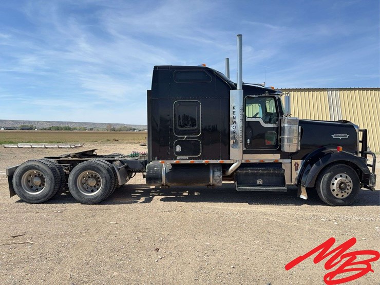 2005-kenworth-w900-image-6