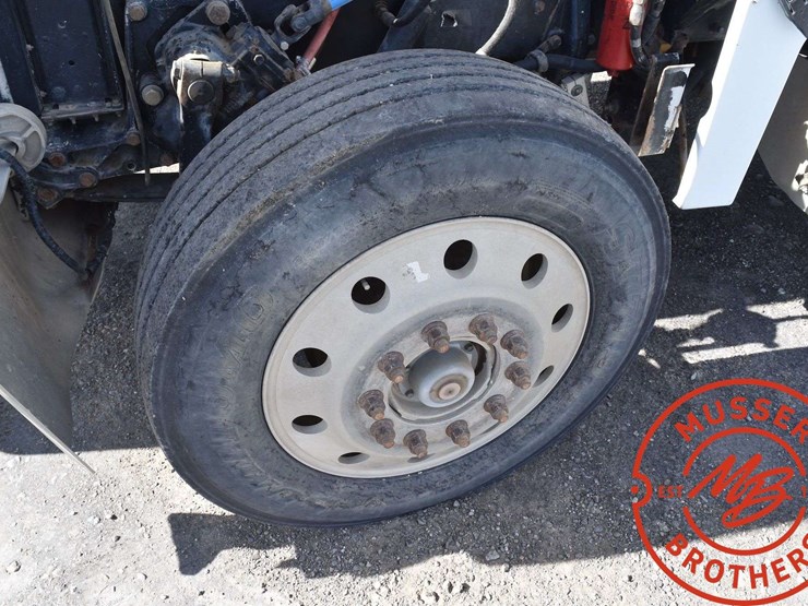 1994-peterbilt-379-image-22