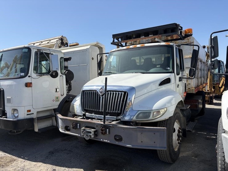 2004-international-flatbed-dump-image-1
