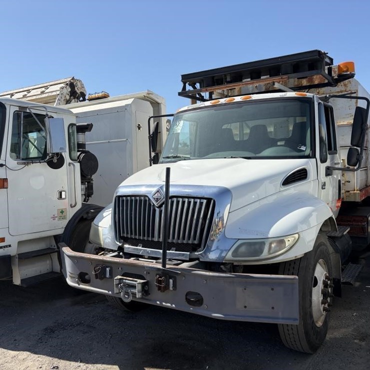 2004 INTERNATIONAL FLATBED DUMP